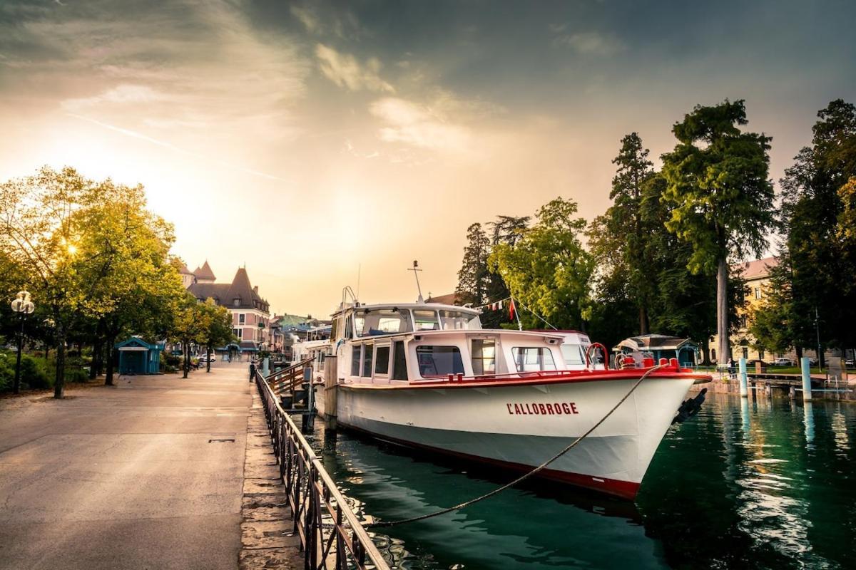 Golden Beach Parking Proche Du Lac Annecy Exteriér fotografie